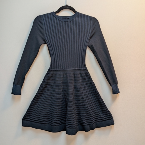 Club Monaco Ribbed Fit & Flare Knit Dress – Navy – XS - Picture 3 of 6